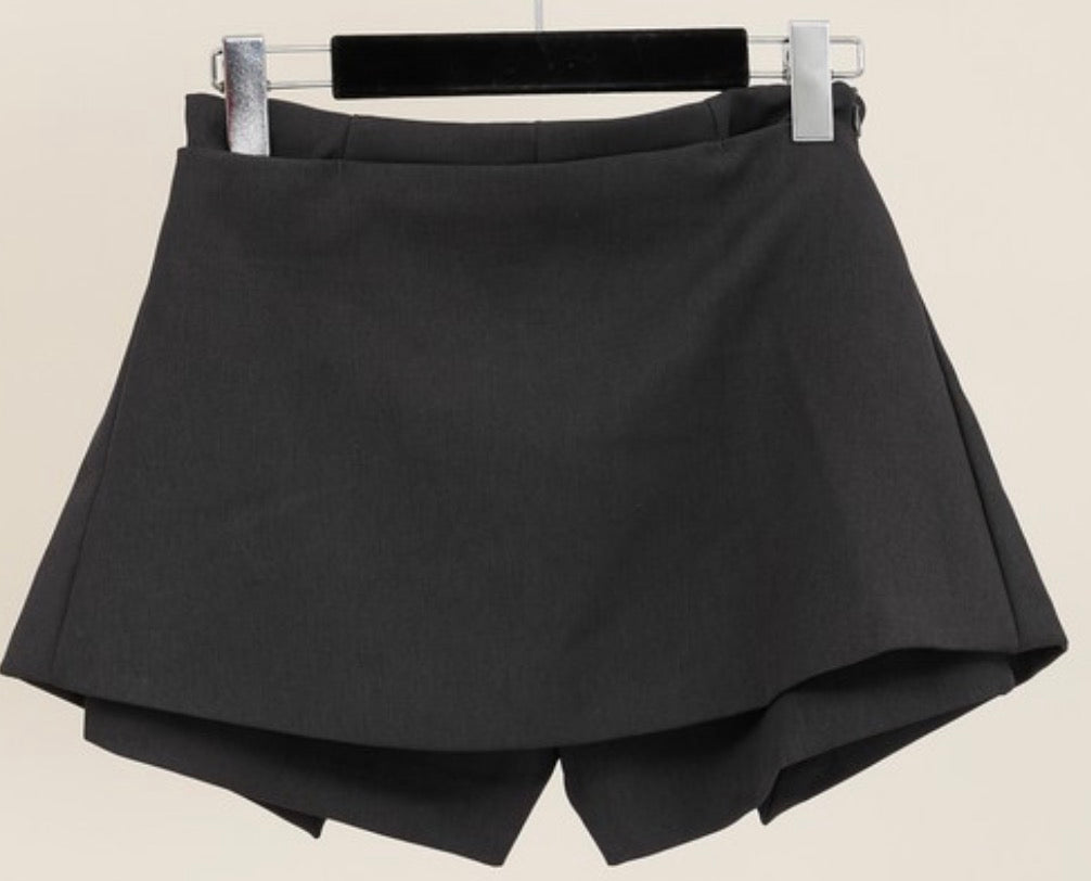 Short-Jupe Femme Noir – Boutons Dorés Chic & Tendance