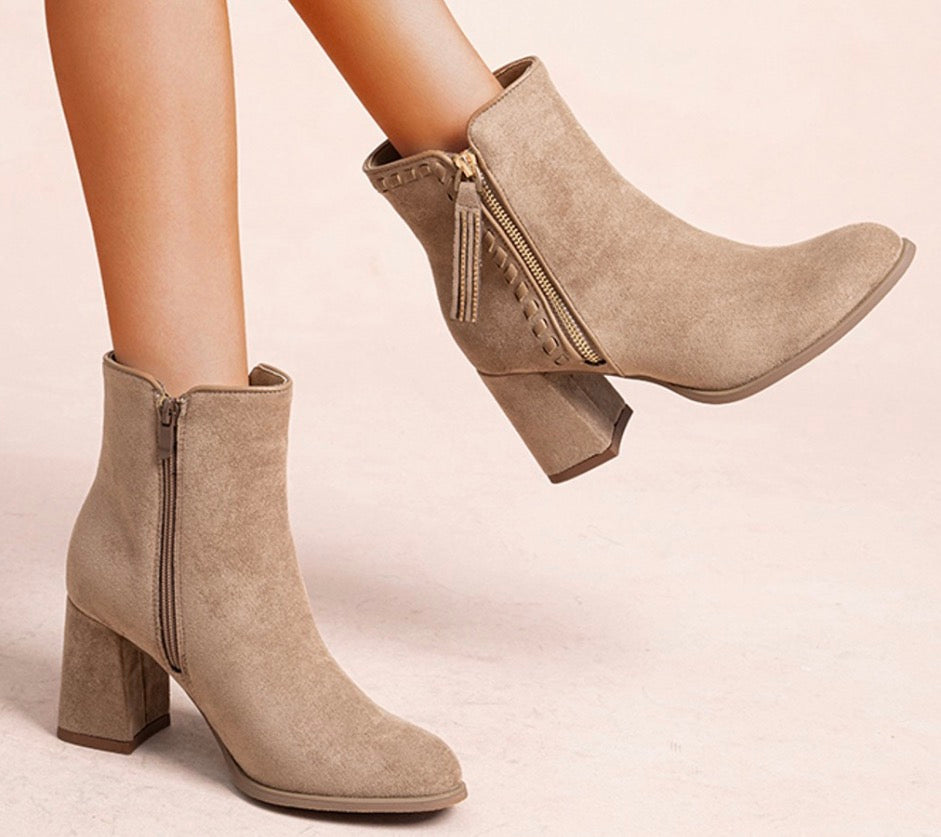 Bottine en Suédine Femme – Veloutée, Chic & Polyvalente Automne-Hiver